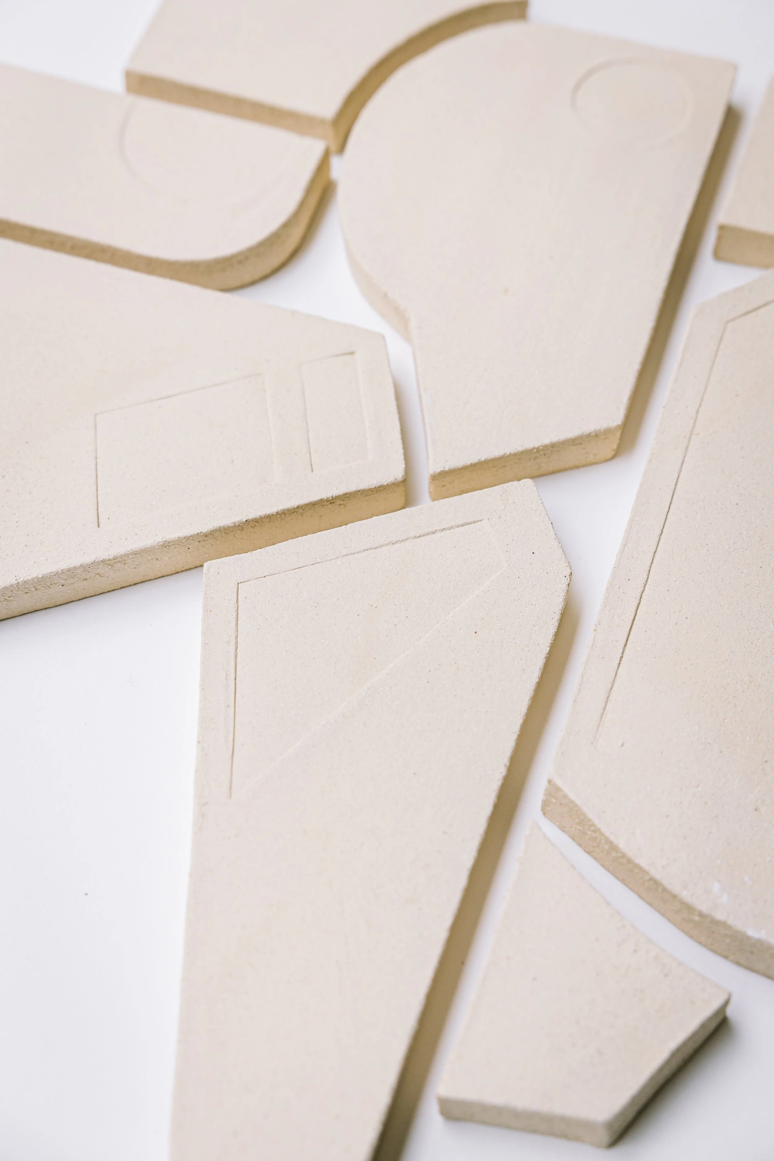 Bas-relief mural – art céramique –sculpture metropolis – Caroline Desile