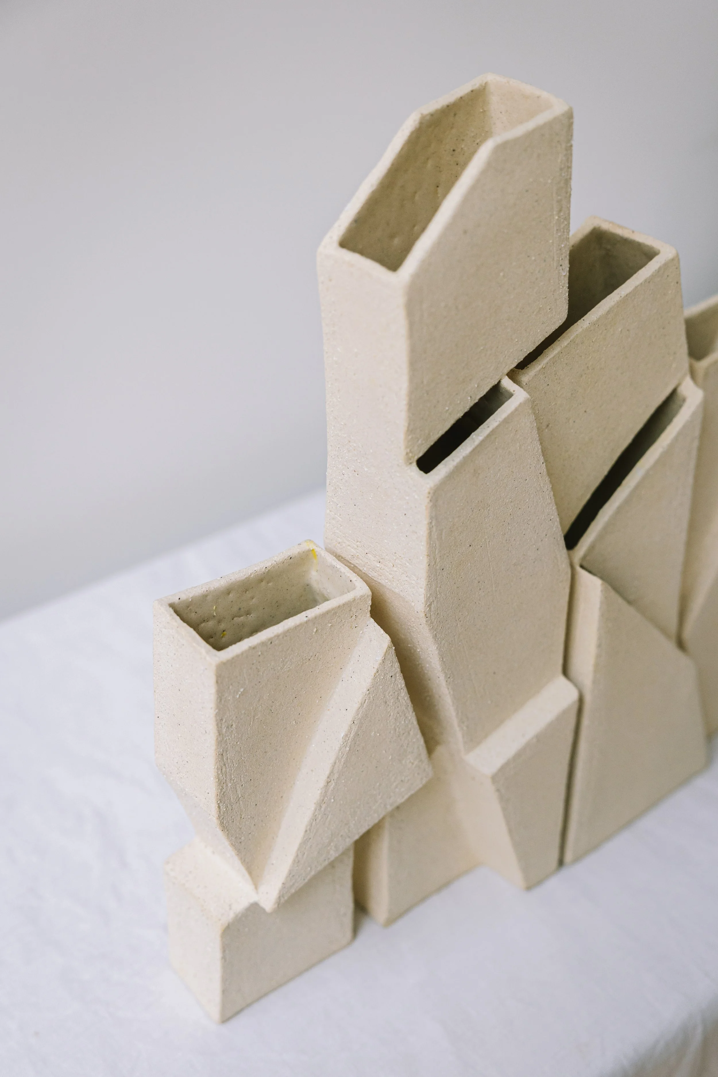 Bas-relief – art céramique –sculpture cliff – Caroline Desile