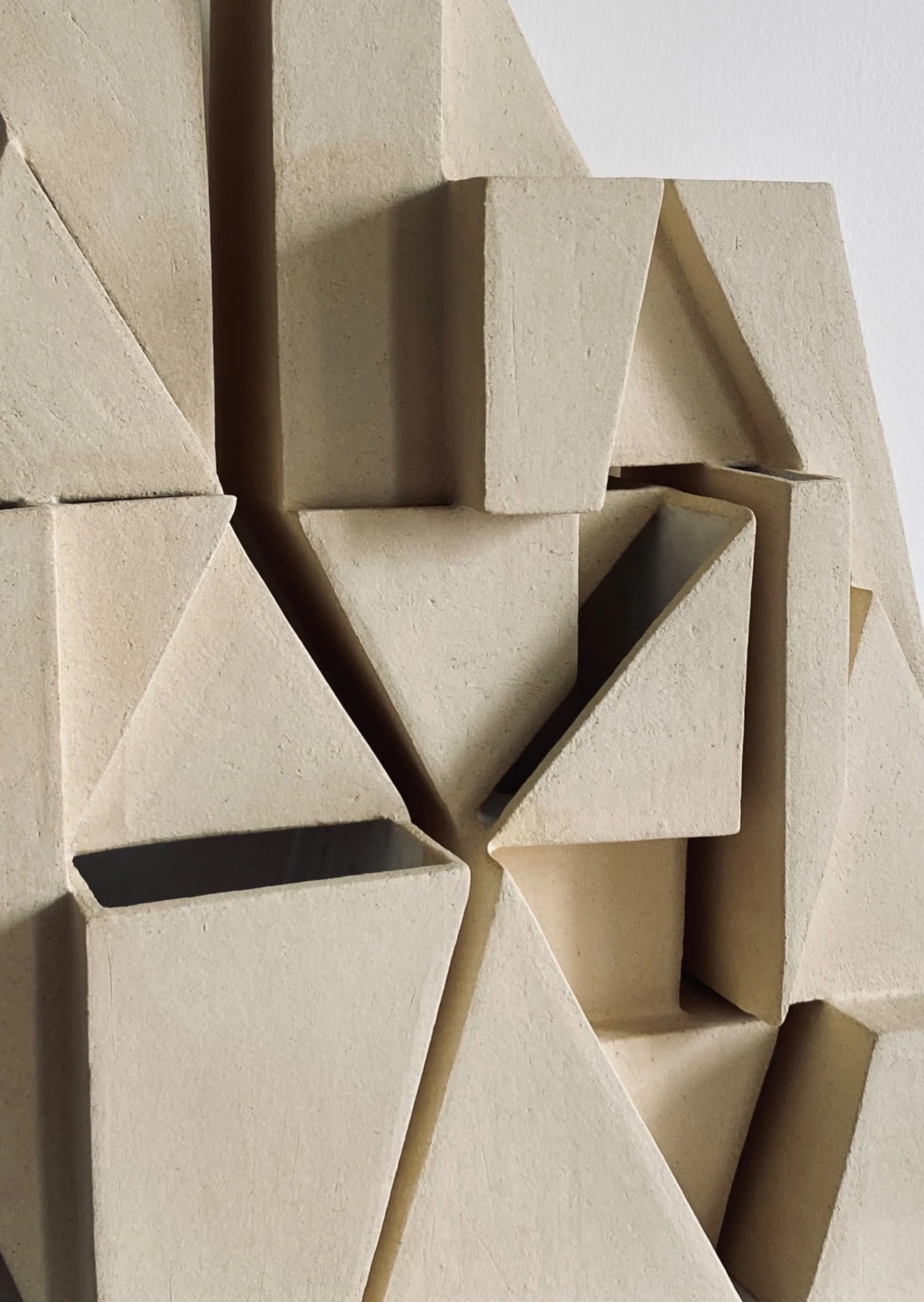 Bas-relief – art céramique –sculpture origami – Caroline Desile