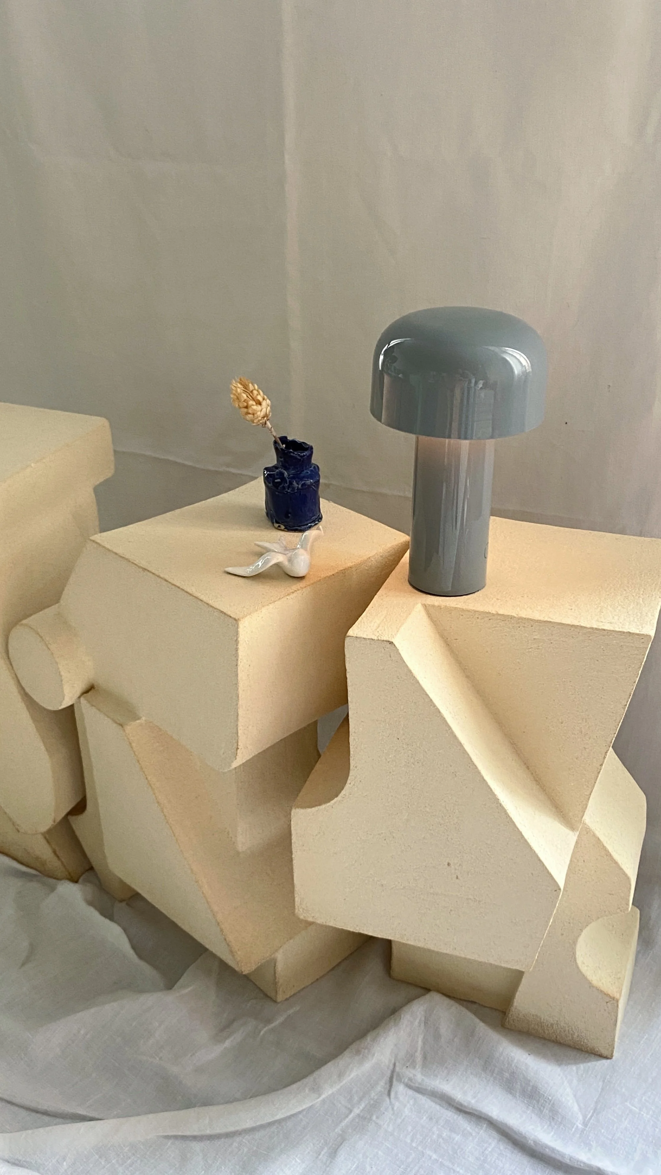 consoles sculpturales – installation – mobilier – Caroline Desile