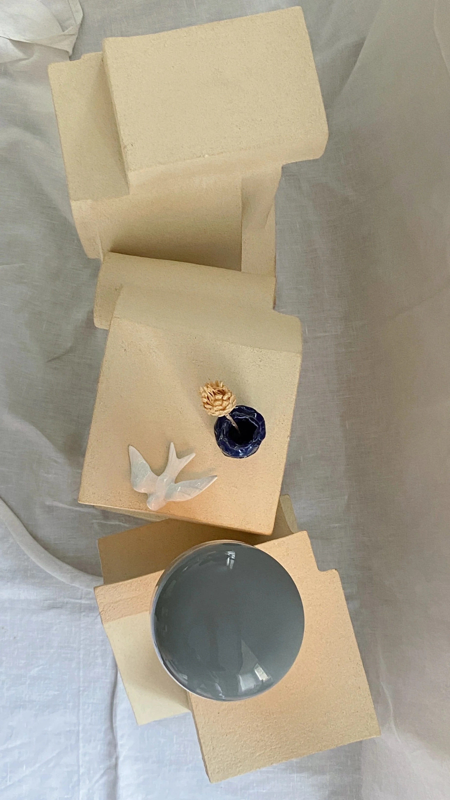 consoles sculpturales – installation – mobilier – Caroline Desile