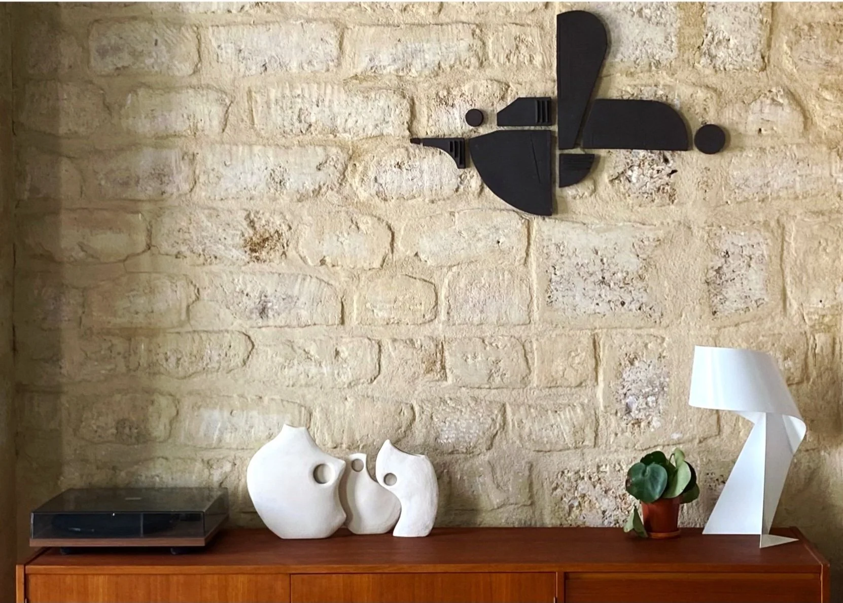 Bas-relief mural – art céramique –sculpture metropolis – Caroline Desile