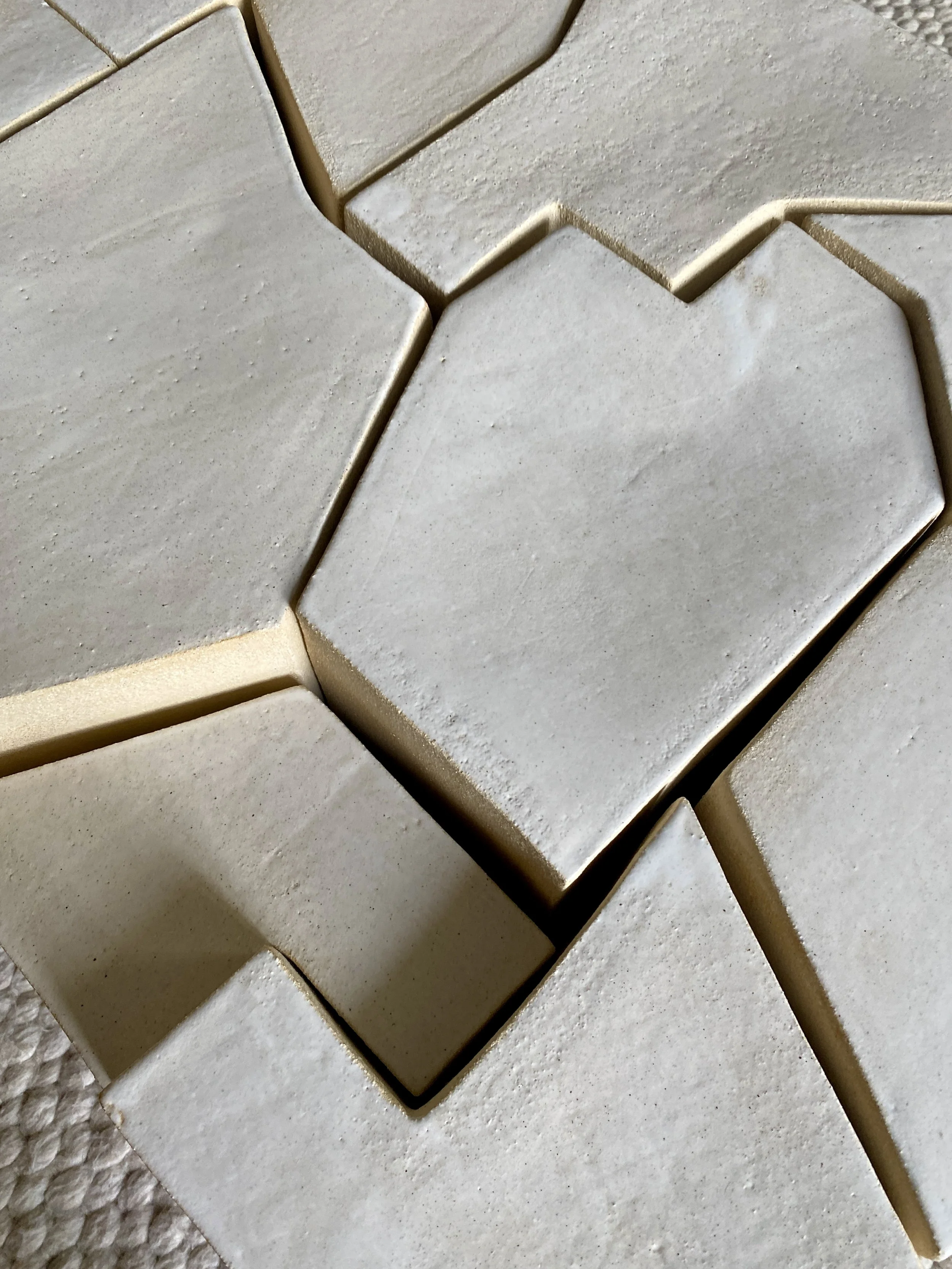 Table sculpturale – installation – mobilier – territoire – geograms – Caroline Desile