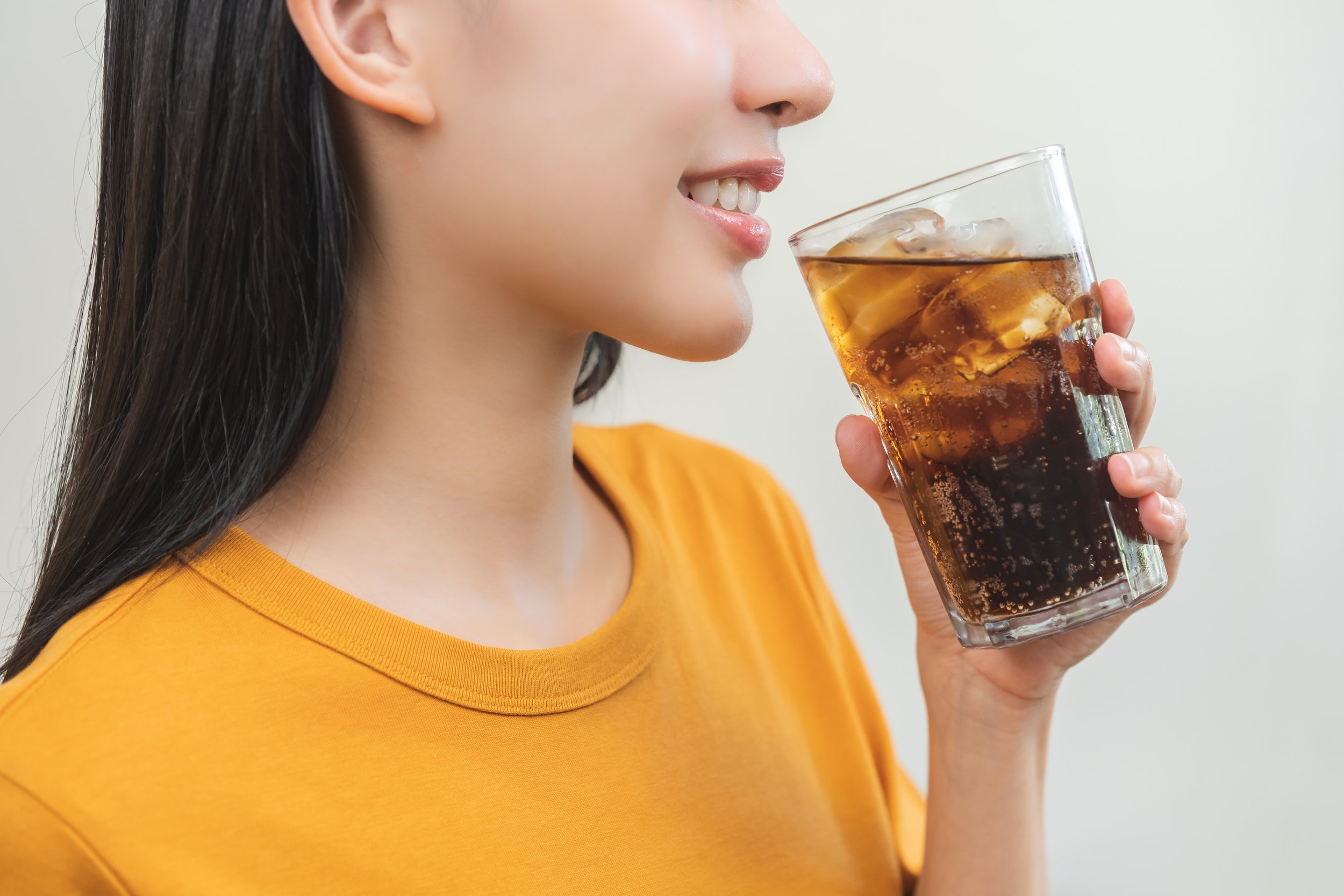 Is Sparkling Water Harming Your Teeth? The Truth About Fizzy Drinks and Enamel 