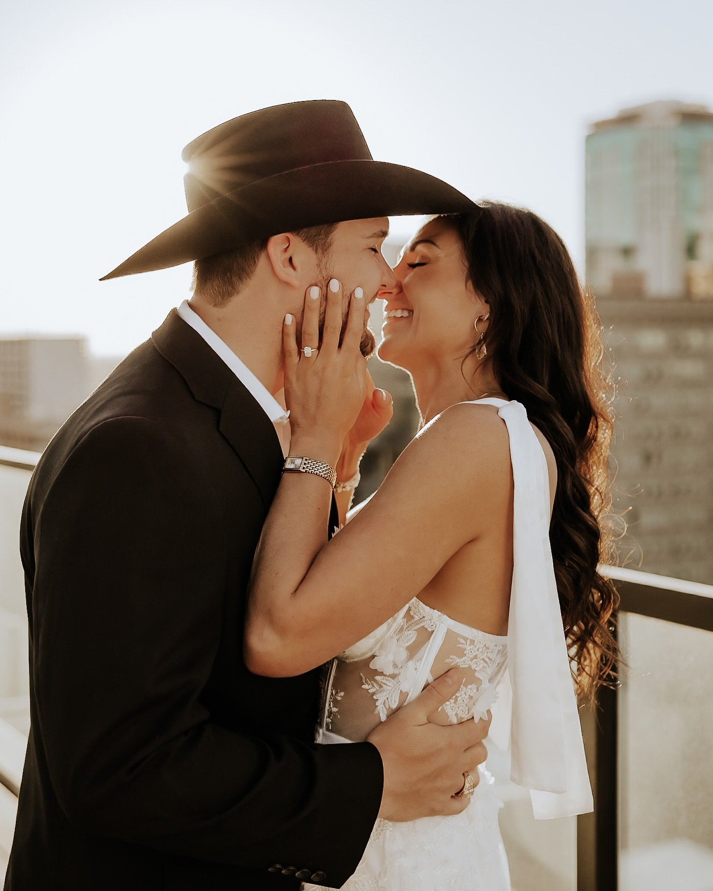 Traded in golden hour in a field for romance on a rooftop with these two 🤭🥂💍

Western Wedding Photographer, Lubbock Wedding Photographer, Fort Worth Engagement Session, Rooftop Engagement Session, Golden Hour, Western Engagement Session, Engagemen