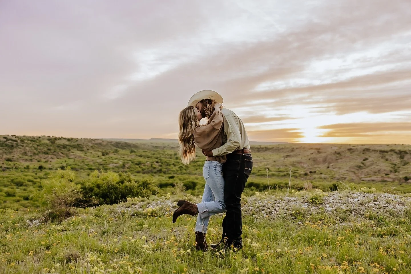 Holding onto moments like they&rsquo;re Heaven passing through ❤️&zwj;🔥

Lubbock Photographer, West Texas Photographer, Western Couples Session, Western Photographer