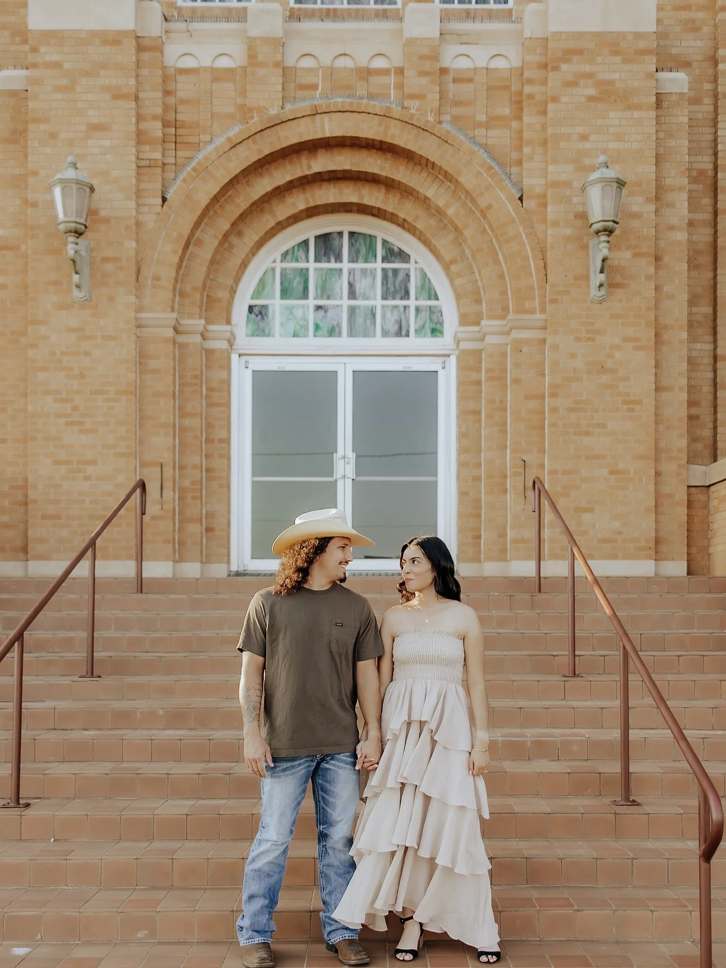 Loved everything about this small town engagement session 🤍

#lubbockphotographer #brownfieldphotographer #downtownengagementsession #lubbockweddingphotographer