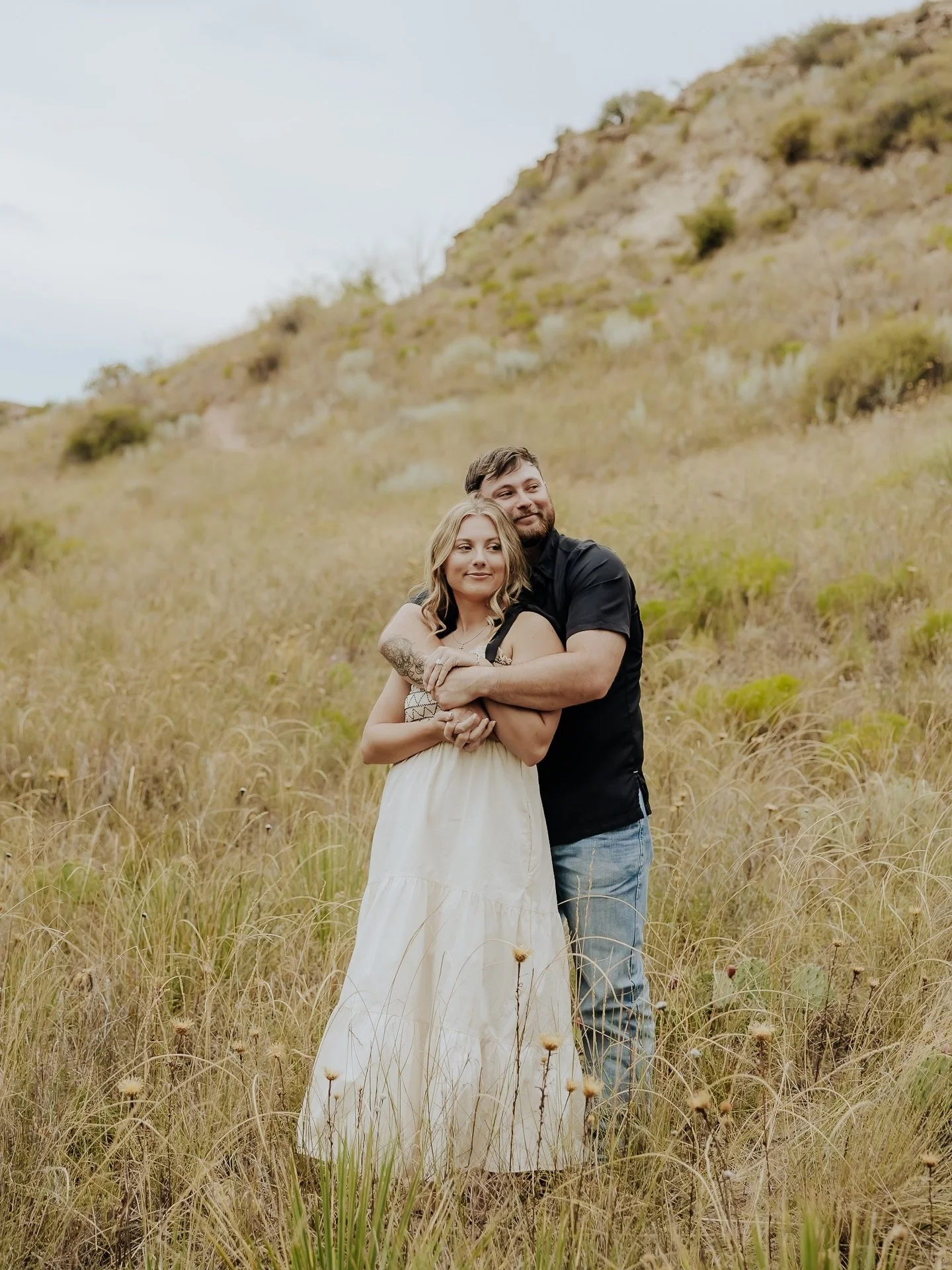 Just a couple of cuties, some West Texas wind, and a ring that catches the light just right 💍
Levi + Kylie are proof that the best love stories start with friendship, laughter, and a little red dirt on your boots. 🤎