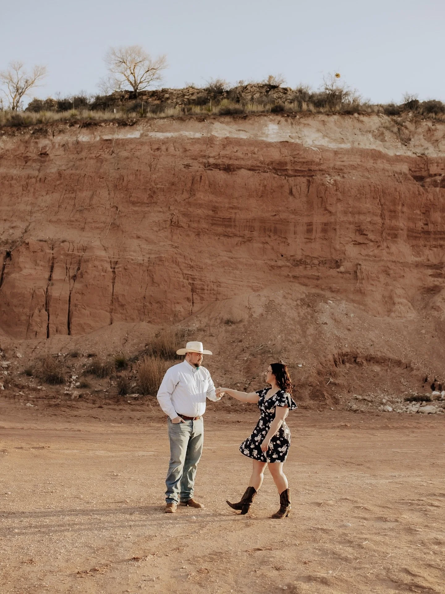 Planning engagement photos? Here are 3 simple tips:

&bull; Choose a place that feels natural to you
&bull; Wear something you feel comfortable in
&bull; Don&rsquo;t overthink the posing

The best photos usually happen when you&rsquo;re just being yo