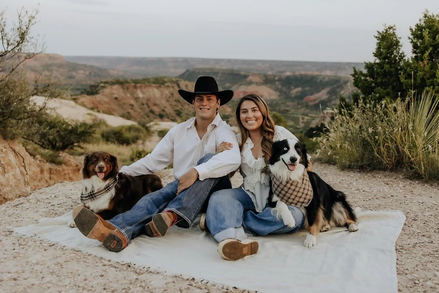 Just you, me, and the dogs 🐶❤️

Lubbock Wedding Photographer, Texas Engagement Session, Western Wedding Photographer, West Texas Photographer, Lubbock Western Wedding Photographer