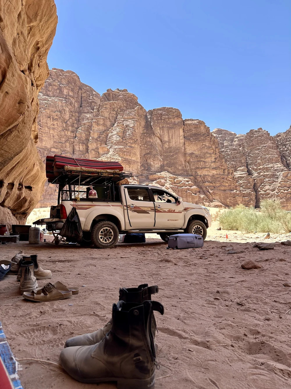 Camping trip with horses in the Wadi Rum desert in Jordan