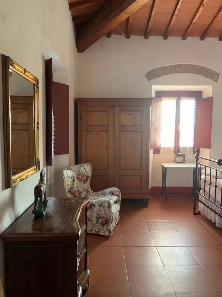 Linari Room (breath-taking view on the abandoned Linari Castle)