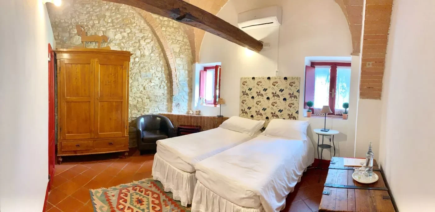 Mangiatoia Room (with fascinating vaulted ceilings)