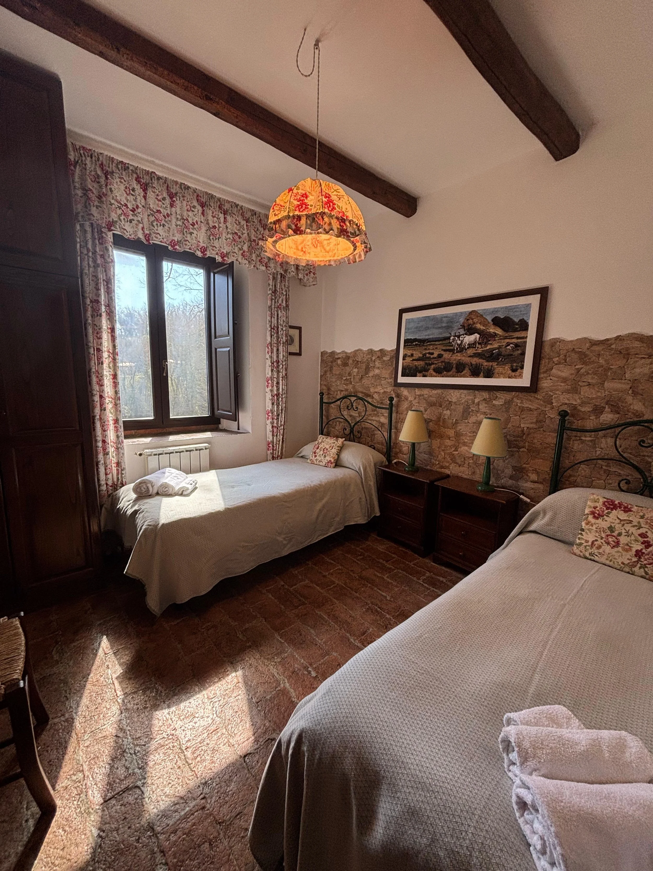 Double room with separate twin beds