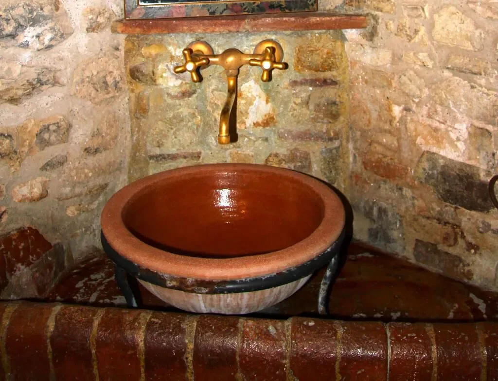 Mangiatoia Room (with fascinating vaulted ceilings)