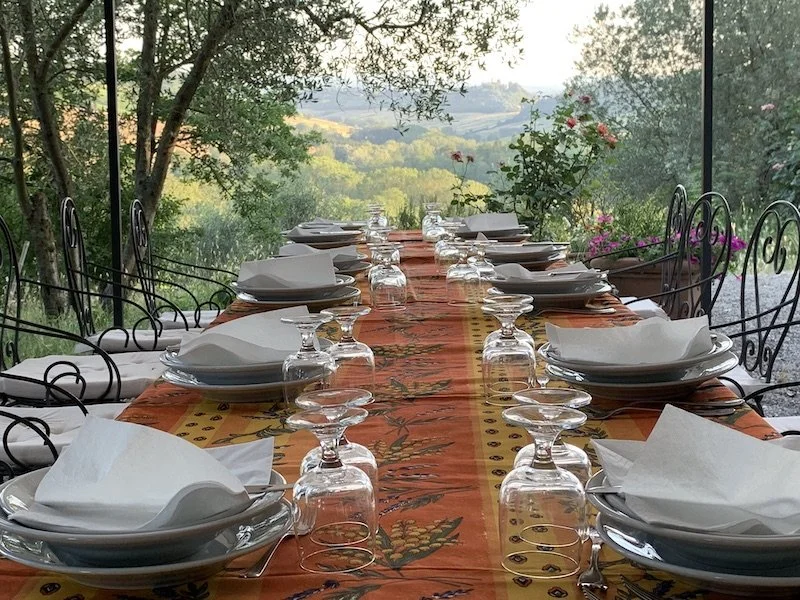 Dinning with views over the tuscan landscapes
