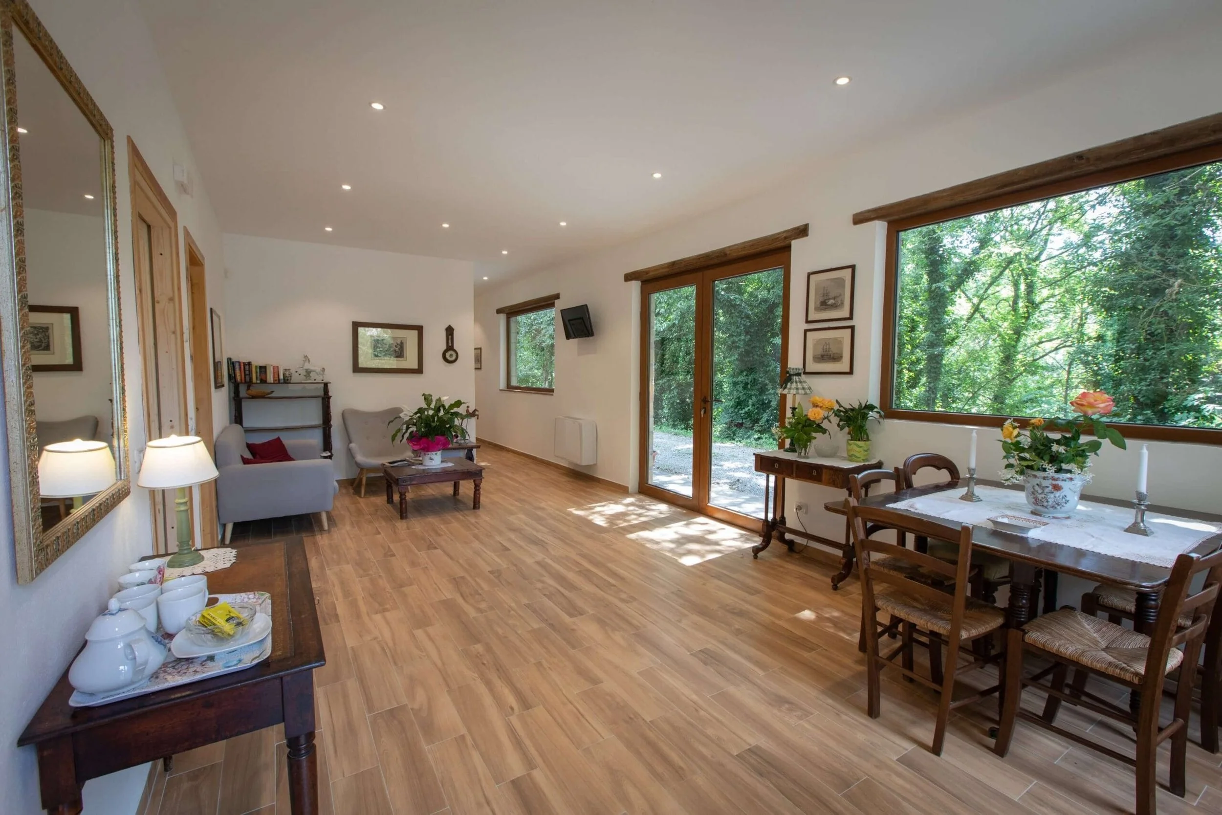 Renovated cottage living room (upgrade)