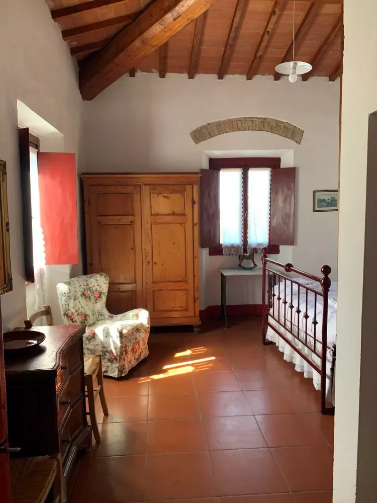 Linari Room (breath-taking view on the abandoned Linari Castle)