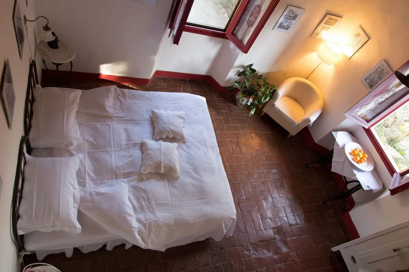 Pozzo Room (the most luminous with Mediterranean lights)