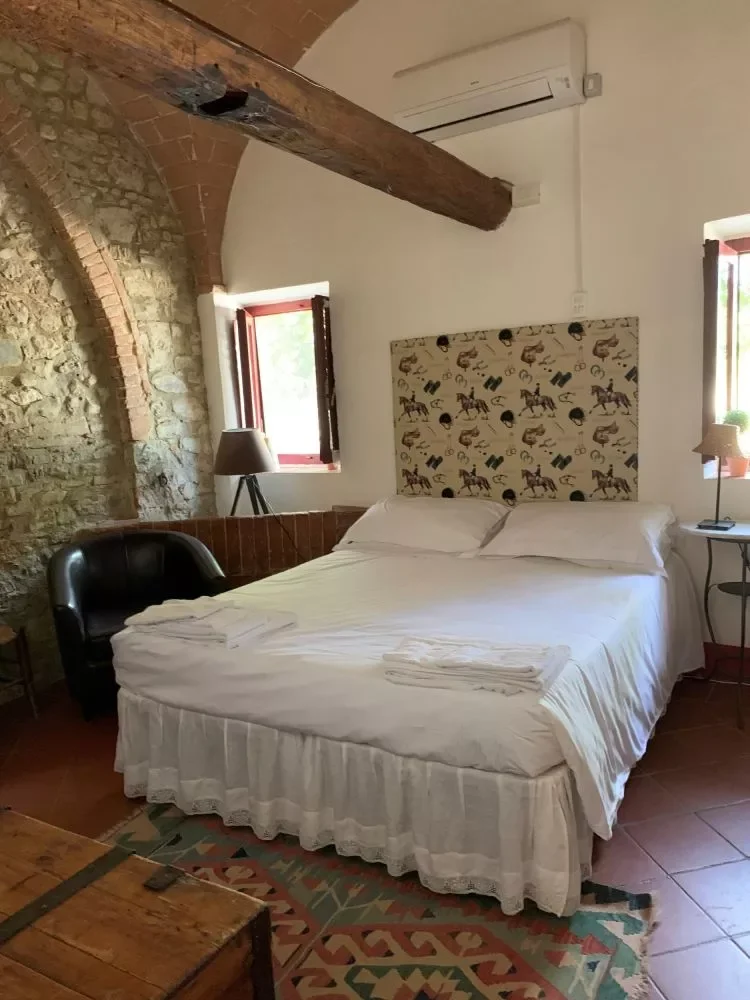 Mangiatoia Room (with fascinating vaulted ceilings)