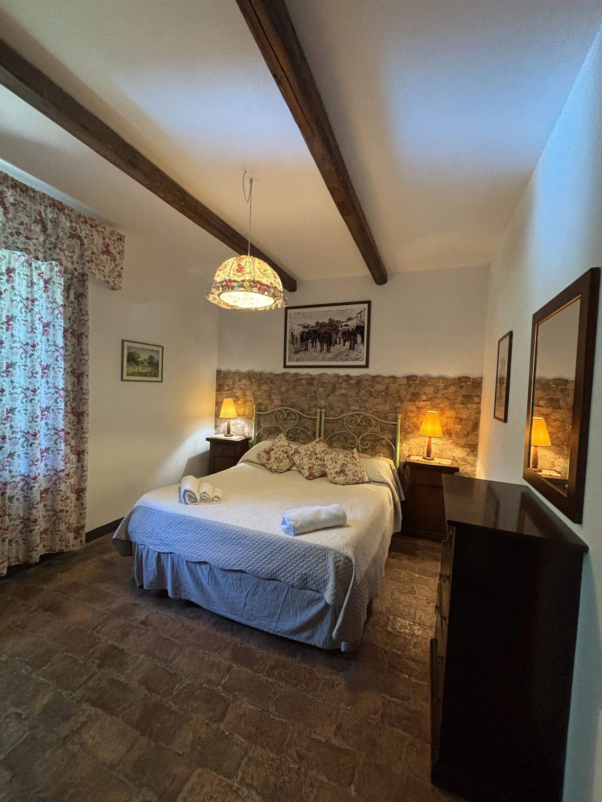 Double room with twin beds together