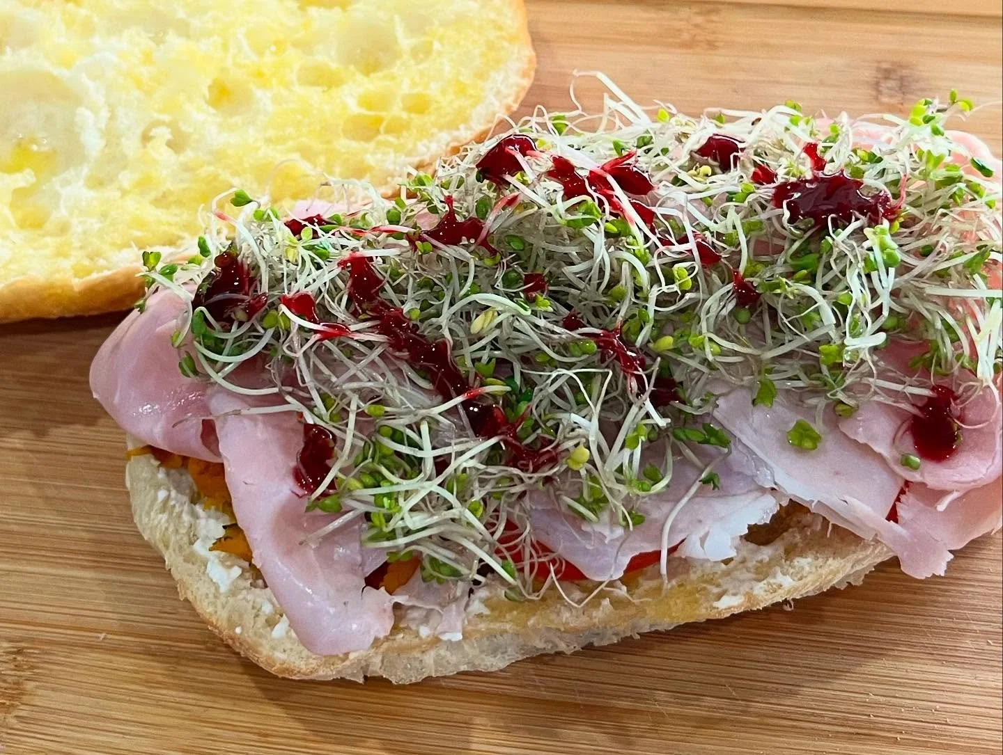 Lunch 🍽️

Lightly toasted Turkish bread, with ricotta, mashed roast herb and garlic pumpkin, tomato, double smoked ham, broccoli sprouts, and a drizzle of homemade raspberry syrup 👌🏻

I will pay for eating wheat, but it&rsquo;s worth it 😂

#EatTh