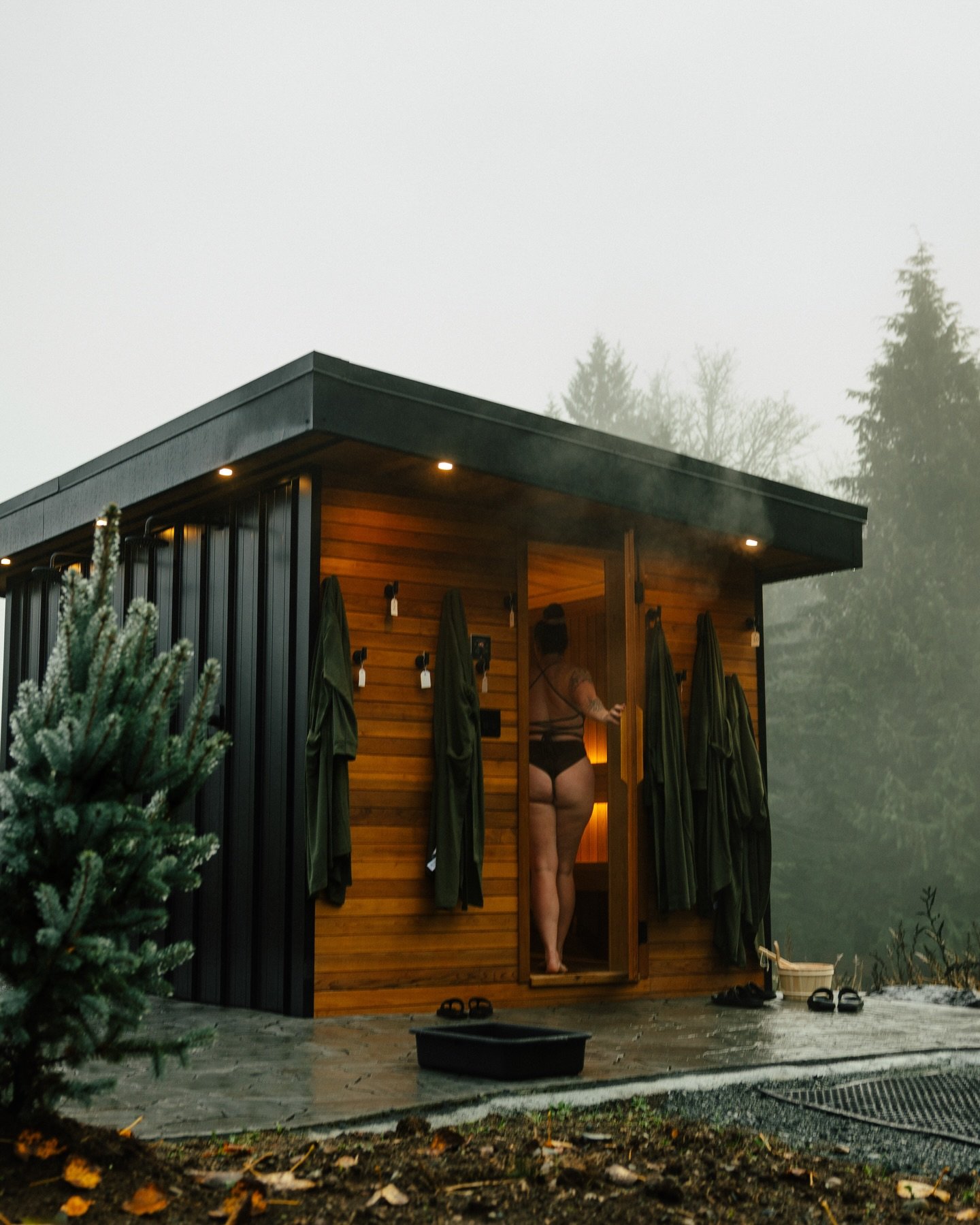 In my recovery era ✨
More saunas, more cold plunges, more stretching, more breathwork, more sleep.
Fewer hard pushes, more intentional movement.
My body&rsquo;s been thanking me for it. ❤️

Cover image by @wanderwithangie @soiulwellness