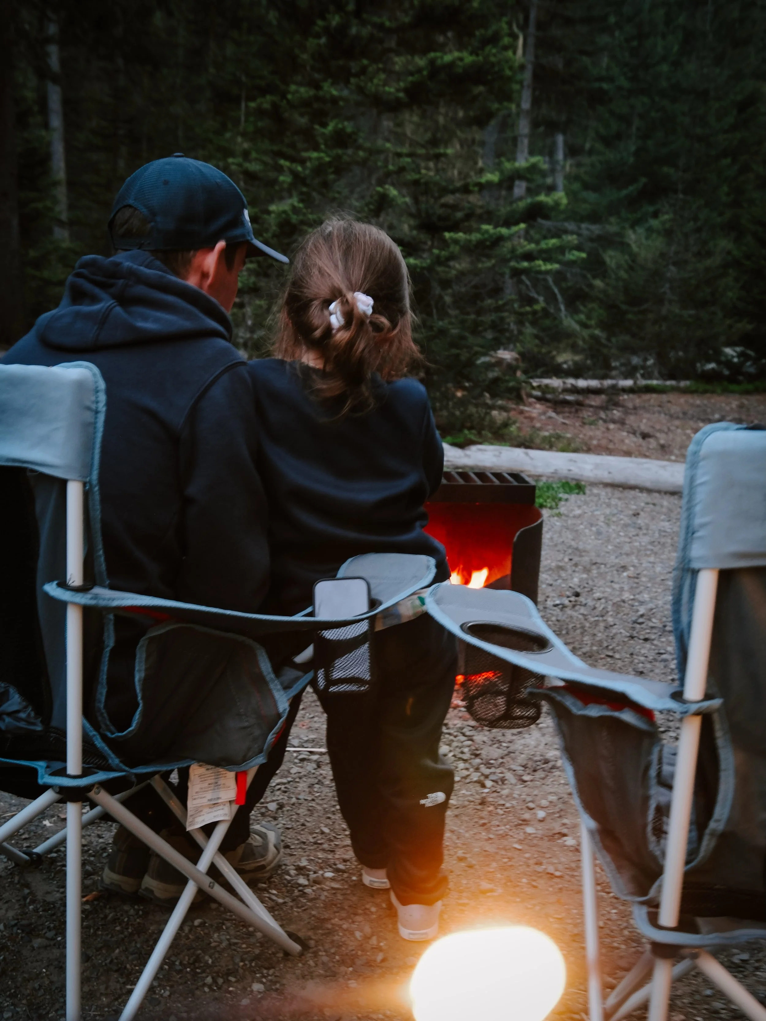 Here for the s&rsquo;mores. 🔥

Our family takes s&rsquo;more-making very seriously, and this combination might be our new favourite: fluffy JET-PUFFED marshmallows sandwiched between Celebration cookies instead of traditional graham crackers.

A lit