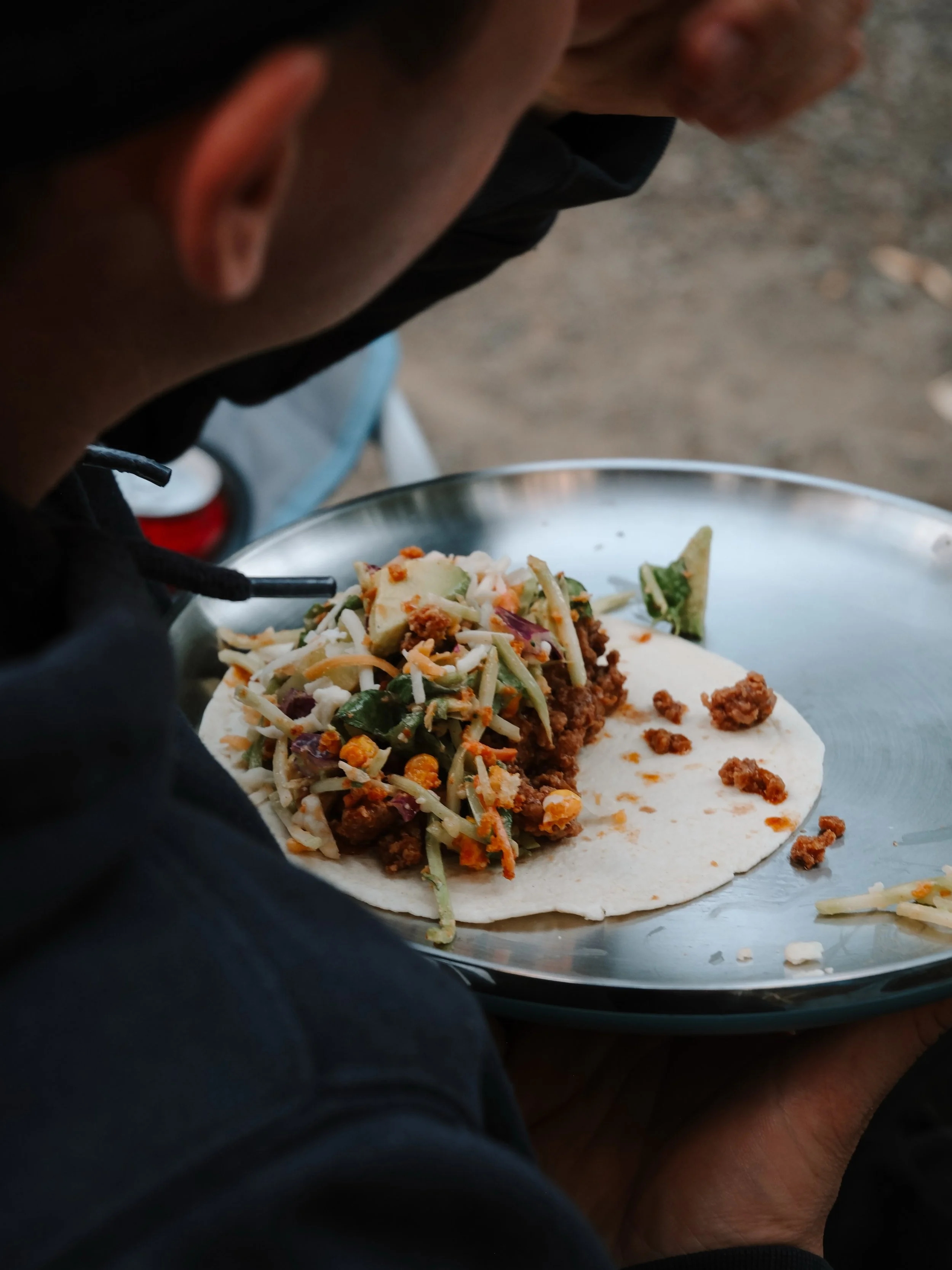 Steal our campfire taco hack 🌮 

We always start with a taco kit from @oldelpasocanada, fry up a little beef on the camp stove, add @crackerbarrelcanada cheese and then mix up a Mexican style bagged salad from @yourtaylorfarms. It&rsquo;s such a sim