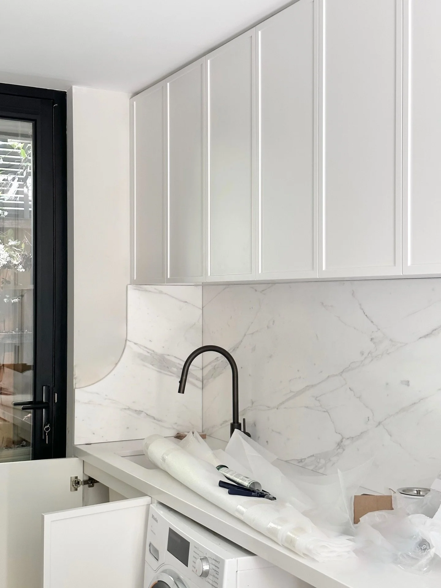 Wattle House | Construction of Stage 2

Stage 2 of Wattle House has involved the full interior renovation of the rear half of this beautiful Edwardian home. This includes a new kitchen, walk-in-pantry, living, stairs, laundry and steel windows and do