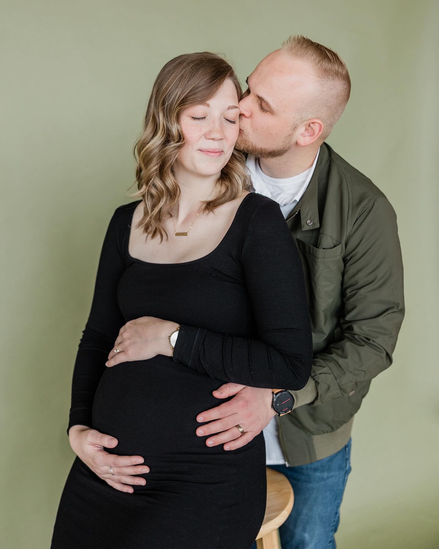 There is something so special about documenting a couples maternity sessions. This is often the last time parents are photographed as a duo &amp; I&rsquo;m just so honored I get to be there to help freeze this moment for them before their lives chang