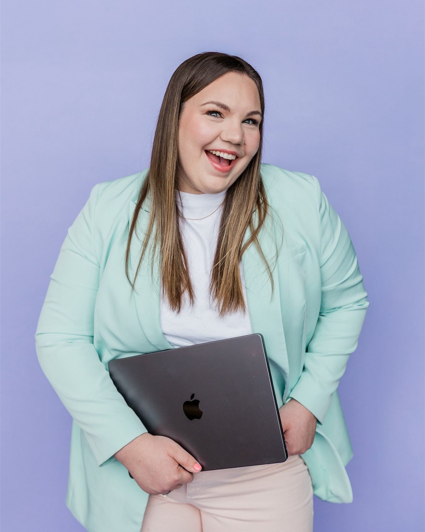 AHP Brand Session Prep 101 🤍

1. Complete your branding questionnaire. This helps me get to know you, your business, your goals and helps develop a plan to execute the best brand session to help tell your brand story! 
2. Schedule Hair &amp; Makeup,