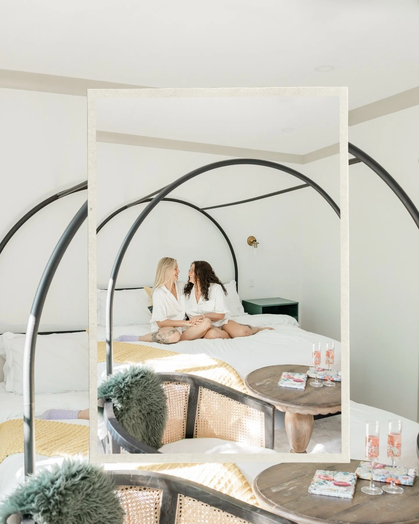 POV - it&rsquo;s the morning of your elopement you&rsquo;re cozy in your pajamas, sipping on a mimosa and sharing your vows privately in the cutest Airbnb. 

If you&rsquo;ve been considering eloping locally or at a destination I highly recommend star