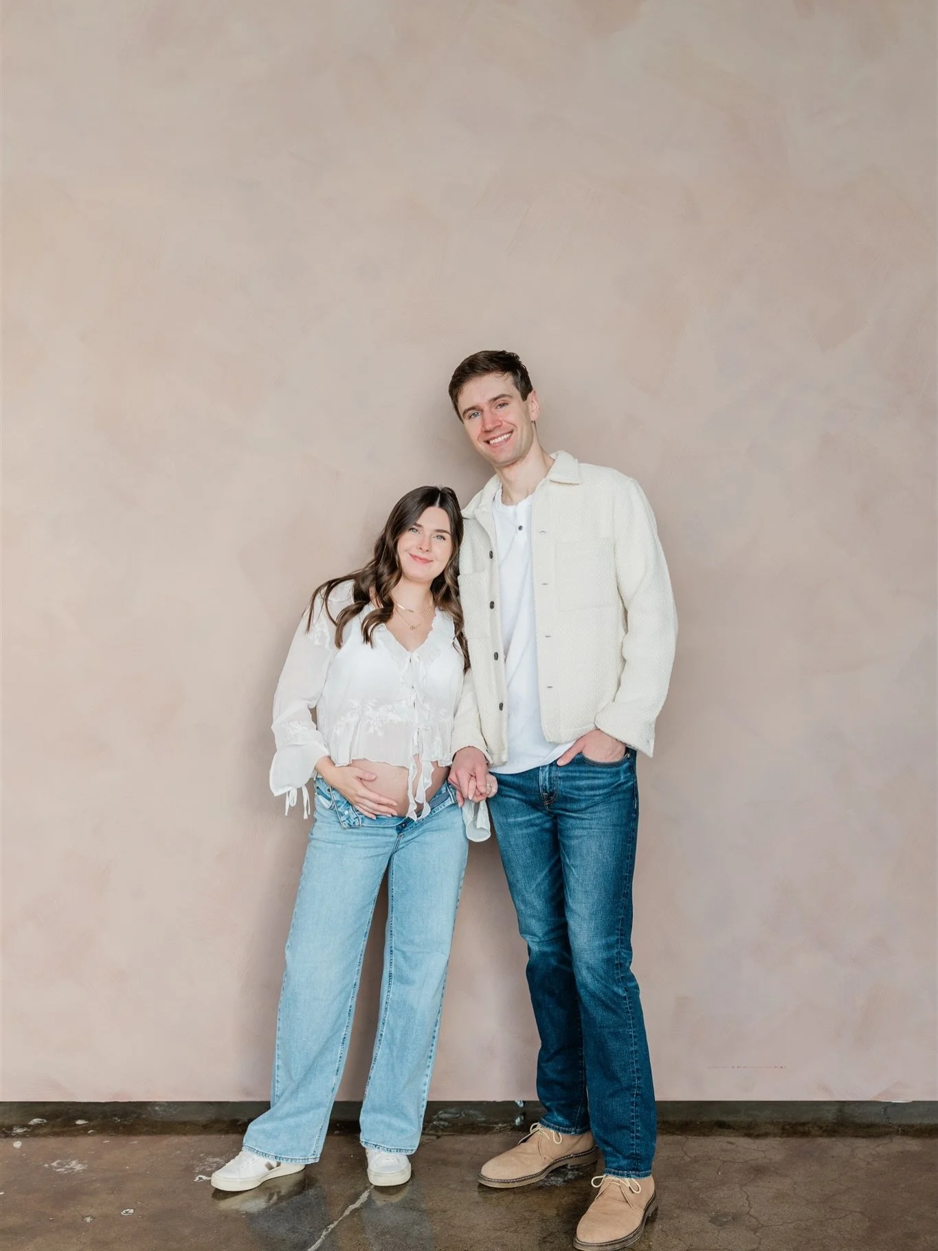 Documenting past wedding couples growing families is such a full circle moment. From I do to newborn photos it&rsquo;s so fun capturing these milestones for you🤍 

#clevelandweddingphotographer #clevelandfamilyphotographer #clevelandmaternityphotogr