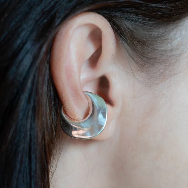 silver ear cuff.jpeg
