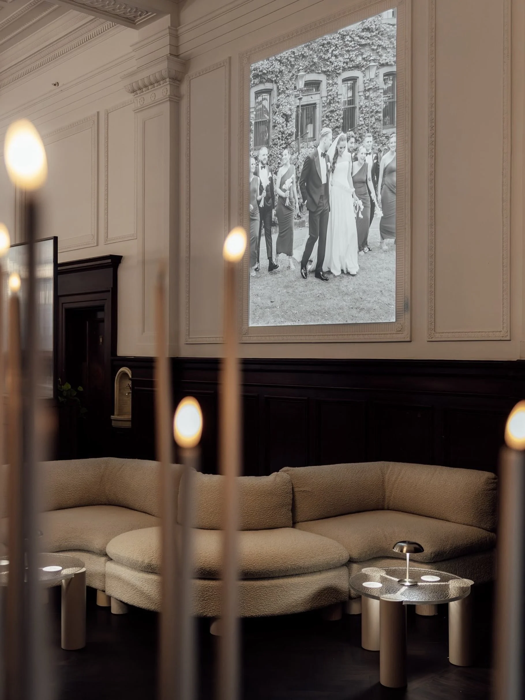 a pause between dinner and dance.

a glimpse into the hours before.
framed by the walls as though it had always belonged.