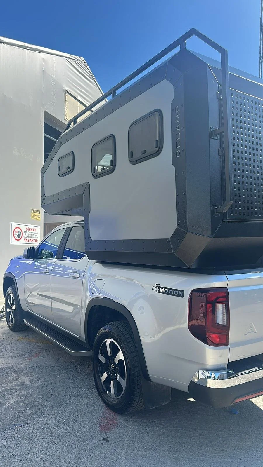 Decamp Bigbox, Trailchasers, truck camper, slide-in camper, overland camper, off-road camper, pickup camper shell, Demountable Camper. The Decamp Bigbox turns your pickup into a high-performance overland machine. Discover the full range at Trailchase