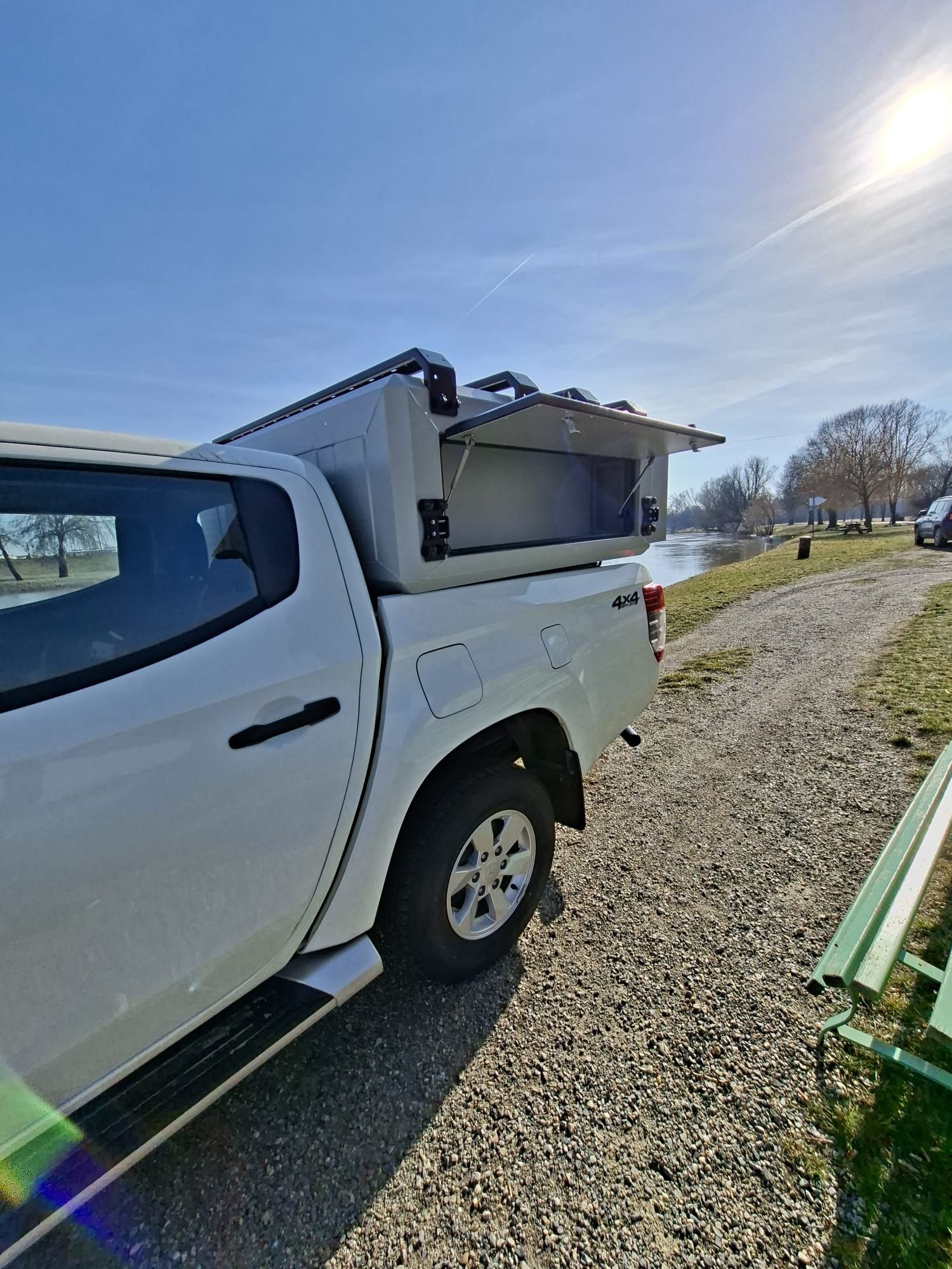 DEBOXS: Universal, Removable Storage System for Pickup Trucks
The DEBOXS universal, removable storage system. Equipped with integrated roof rails for carrying items on top—such as ladders or roof tents—this robust alternative
