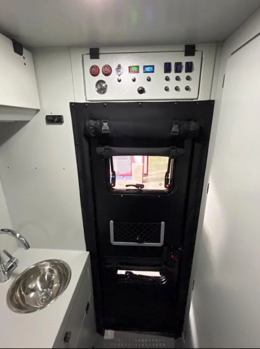 Decamp Bigbox, Trailchasers, truck camper, slide-in camper, overland camper, off-road camper, pickup camper shell, Demountable Camper. The Decamp Bigbox turns your pickup into a high-performance overland machine. Discover the full range at Trailchase