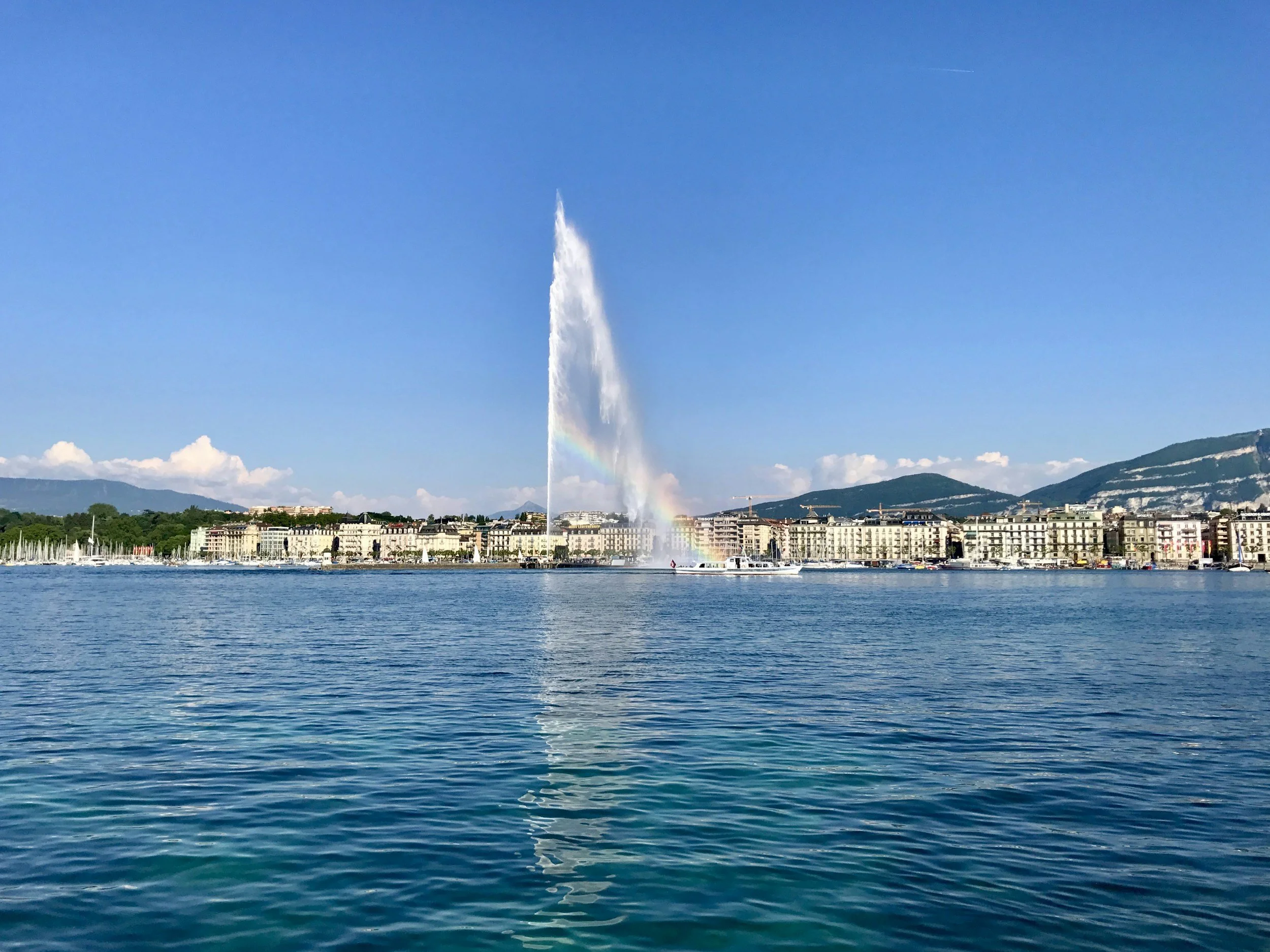 The Jet d'Eau casting a rainbow