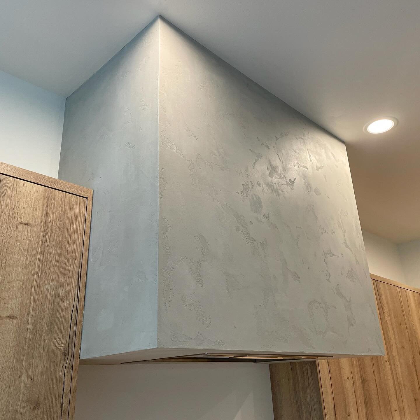 Beauty in the details. 🌟 From textured swirls to smooth finishes, every stroke of plaster tells a story.

#Carrara kitchen hood installed by SNP.