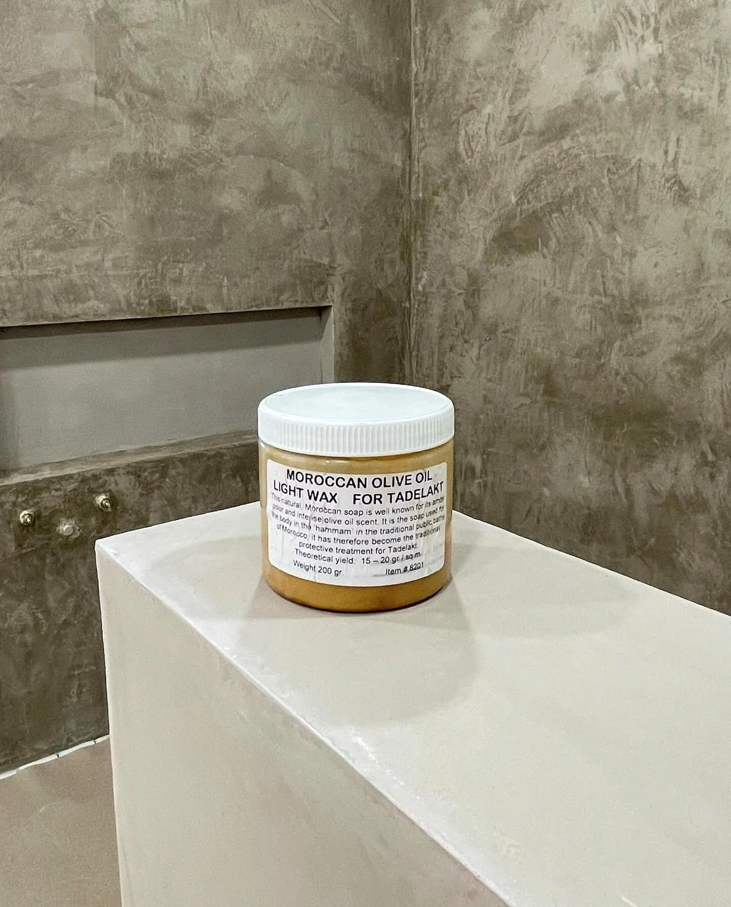 Finishing touches matter. Our Moroccan Olive Light Wax is the key to sealing and protecting Tadelakt, bringing out its natural depth and silky sheen. 🪞✨