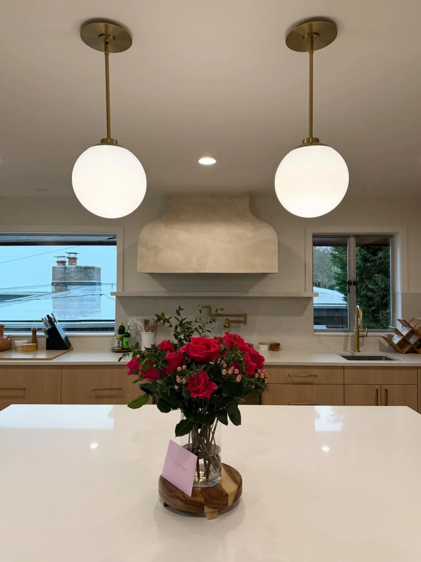 Beige but never basic! Our custom plaster hood brings softness and warmth to this remodel&mdash;just in time for Valentine&rsquo;s Day. A finish made to fall in love with, season after season. 💕 #seattlenaturalplasters