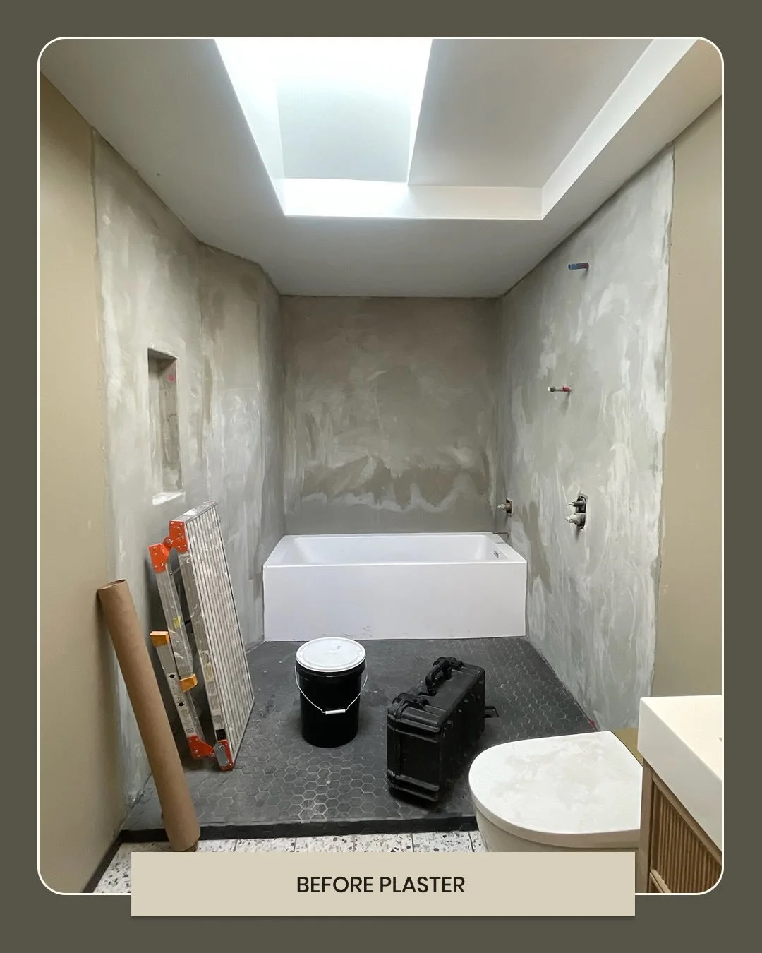 What started as a prepped shell is now a fully water-resistant, sculpted shower. No grout lines, no interruptions&mdash;just a continuous, dreamy Tadelakt spa. 🛀 #seattlenaturalplasters

Seattle Natural Plasters:
seattlenaturalplasters@gmail.com