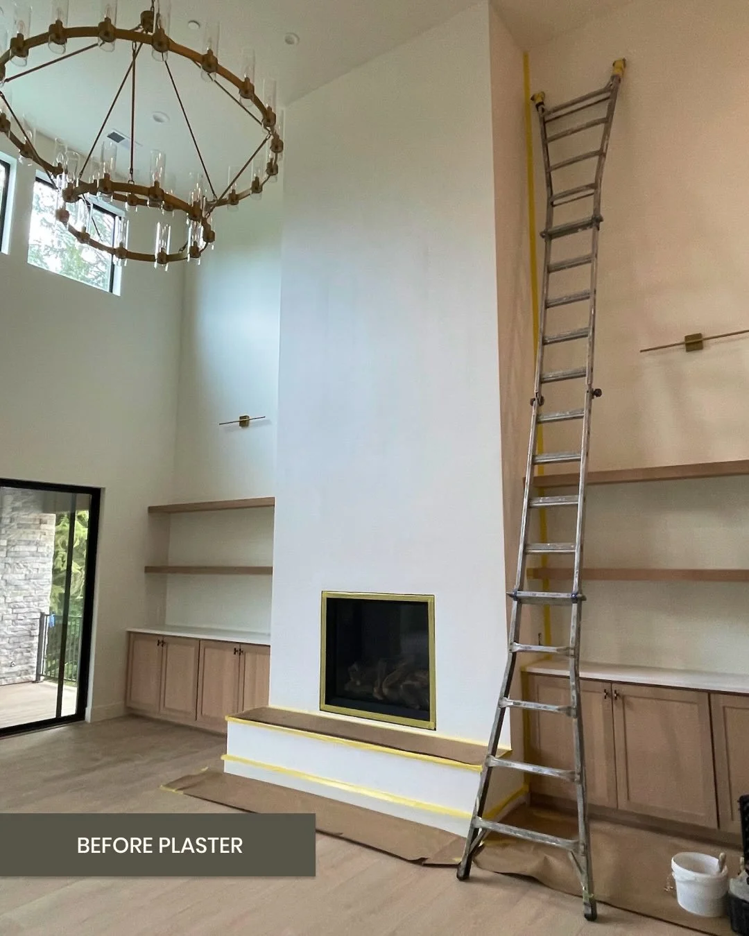 Loved bringing this fireplace to life for @belliss_homes taking it all the way up and proving nothing is ever too tall when it comes to plaster. The transformation from a simple white surface to this layered, stone-like finish completely changes the 