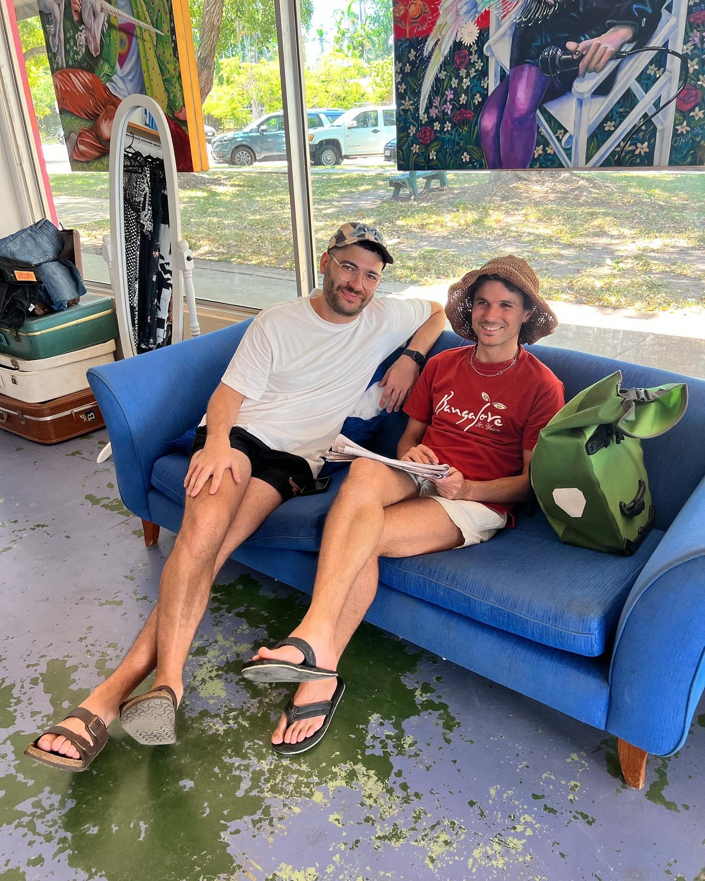 🛋️ love when friends come to blob on the couch 🫶 open Thurs - Sunday this week and then back to Wed to Sunday from next week ready for full throttle dry sznnnnnn timez
