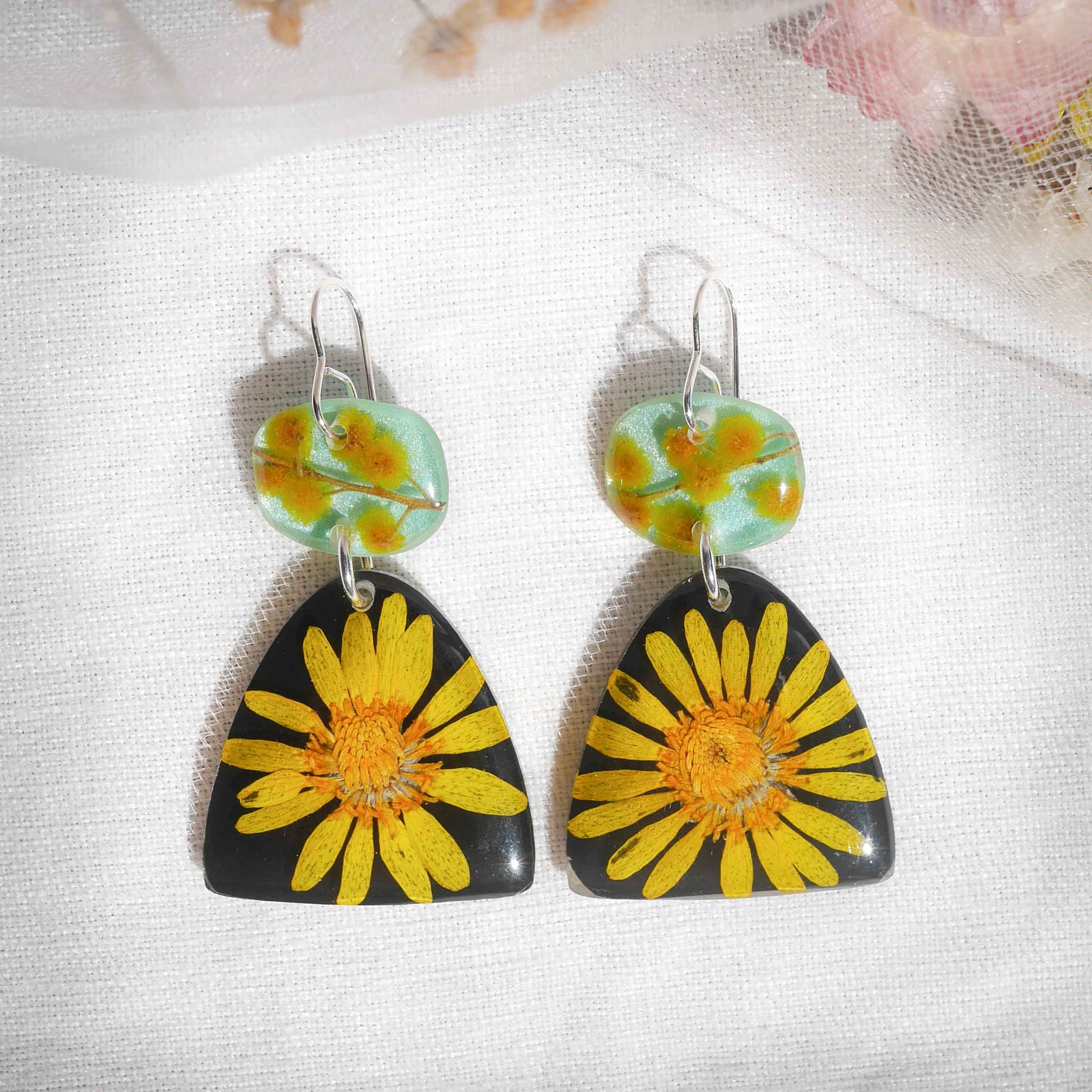 Sunshine daisy & wattle