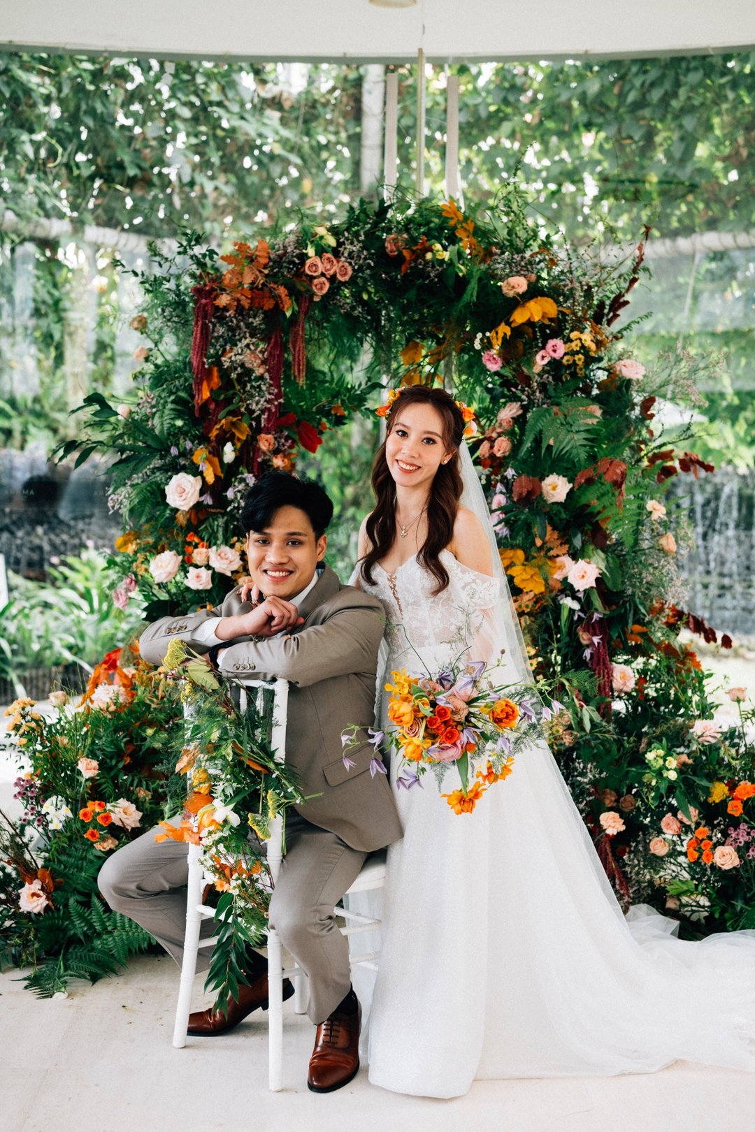 A whimsical floral arch for F&amp;W filled with vibrant autumnal hues. We're loving the burst of colours! 

Is this your wedding theme? Let us know!

Photos by @dexterbottledgroove @bottledgroovephoto