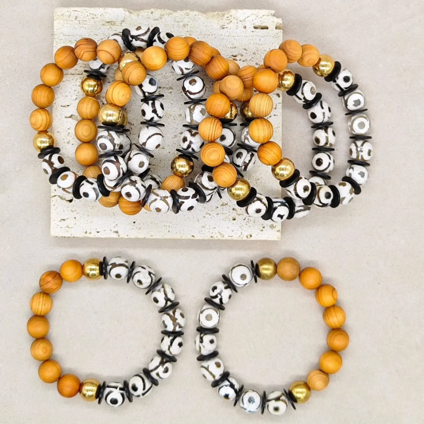 New*
Handcrafted cypress and fired agate bracelet.
.
.
.
#CypressWood #AgateJewelry #ArtisanMade #MinimalistAccessory