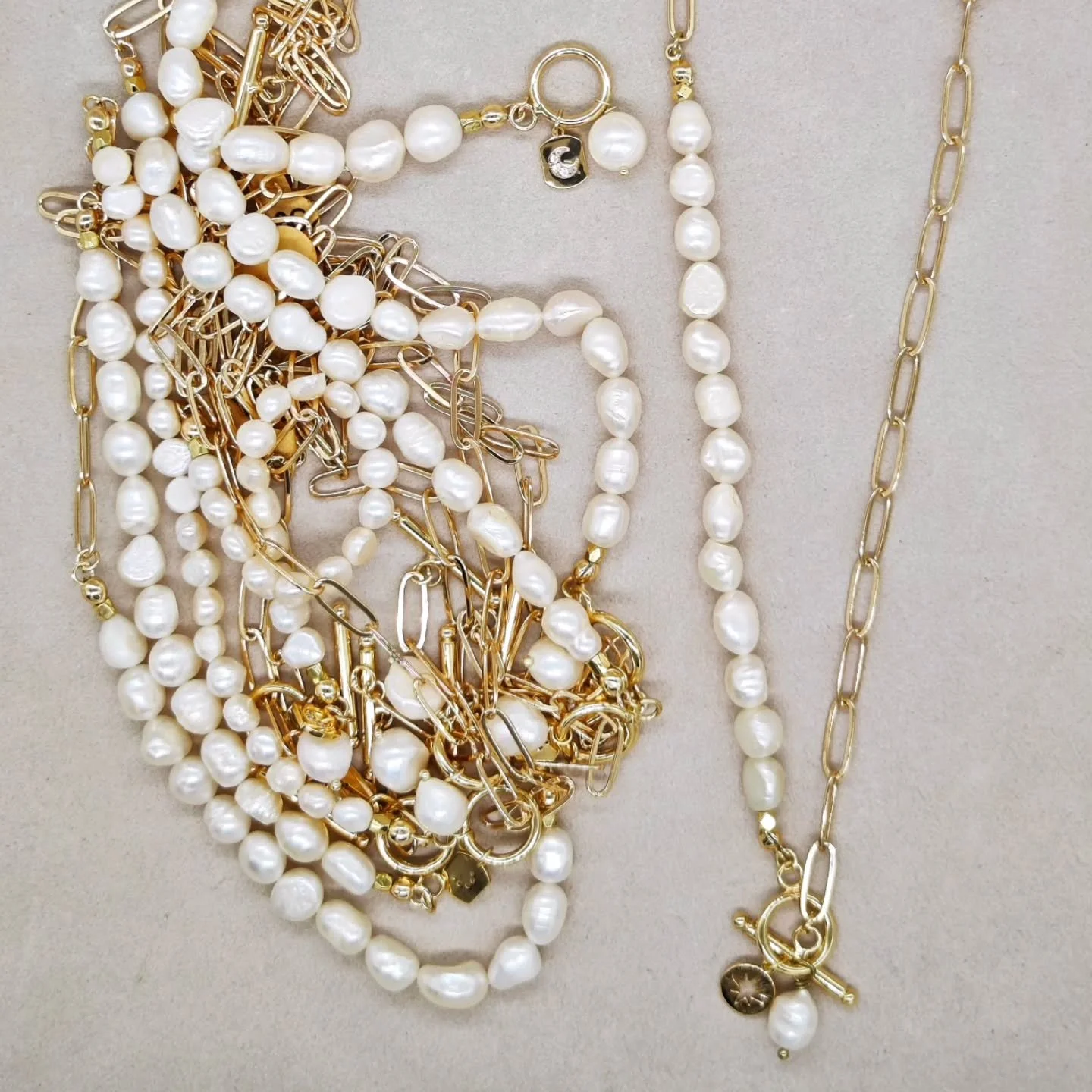 It's back*
The luster of real freshwater pearls is unmatched 💎
.
.
.
#FreshwaterPearls #RealPearls #PearlNecklace #TimelessElegance #OrganicJewelry